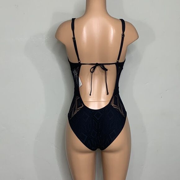BECCA Keyhole plunge crochet swimsuit. NWT - Picture 8 of 13
